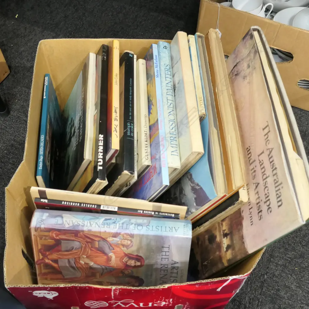 LOT ASST ART BOOKS NZ + INTERNATIONAL Image 1++