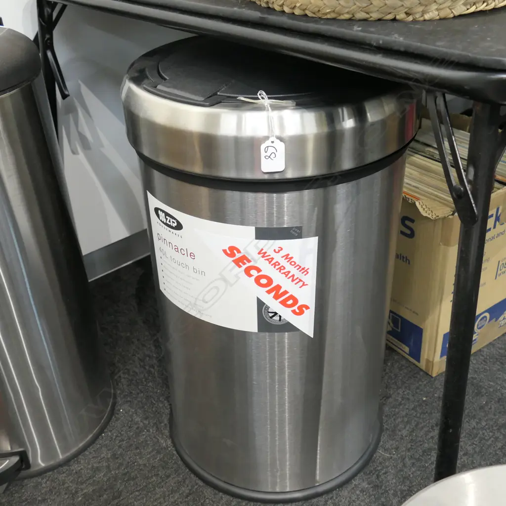 40L CIRCULAR TOUCH BIN NEW 630MM H Image 1++