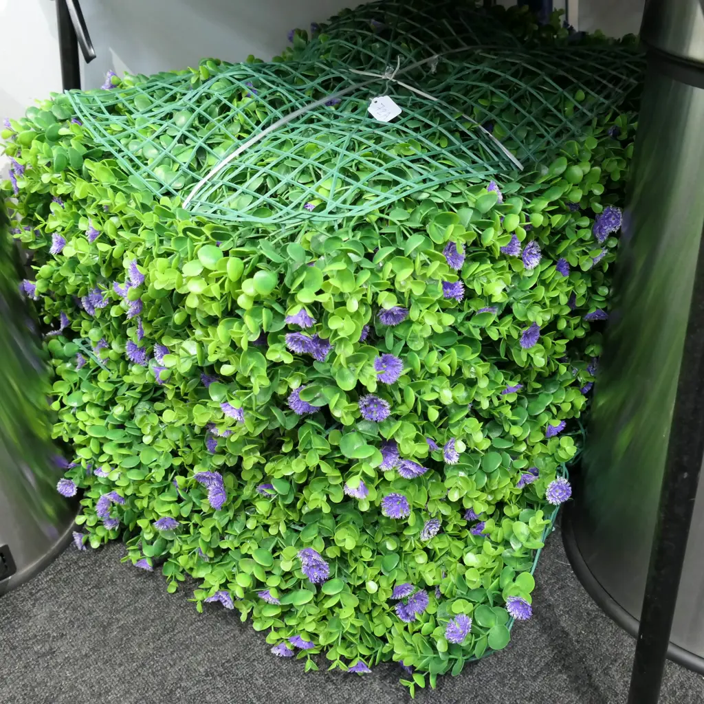 2 BUNDLES PLASTIC HEDGING Image 1++