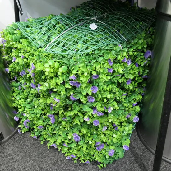 2 BUNDLES PLASTIC HEDGING
