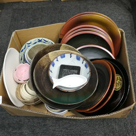 LOT ASST JAPANESE CERAMICS