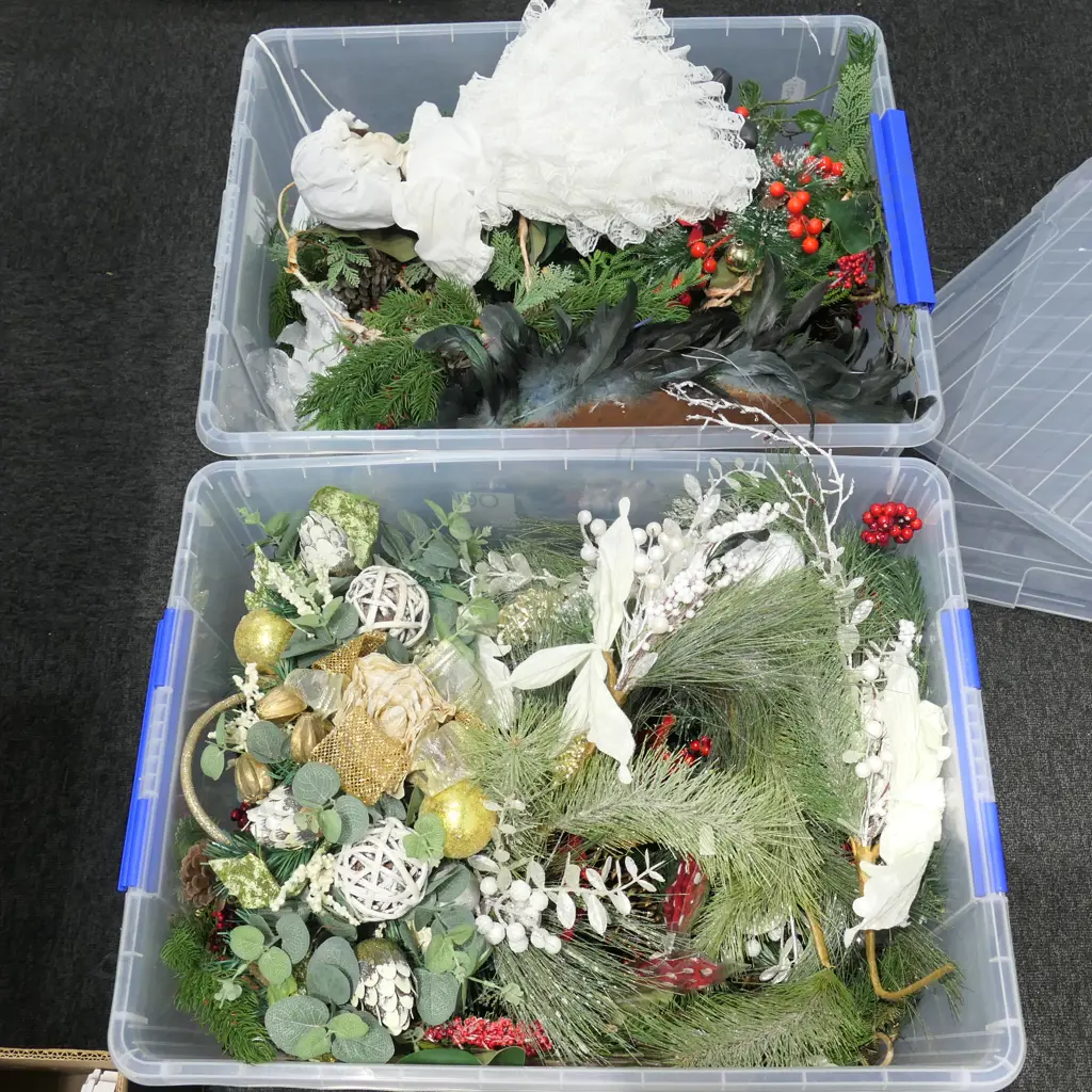 2 ASSORTED BOXES OF CHRISTMAS DECORATIONS Image 1++
