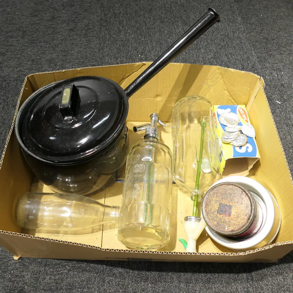 BOX LOT BLACK ENAMEL POT, SODA BOTTLES, SUNLIGHT SOAP TOKENS ETC Image 1++
