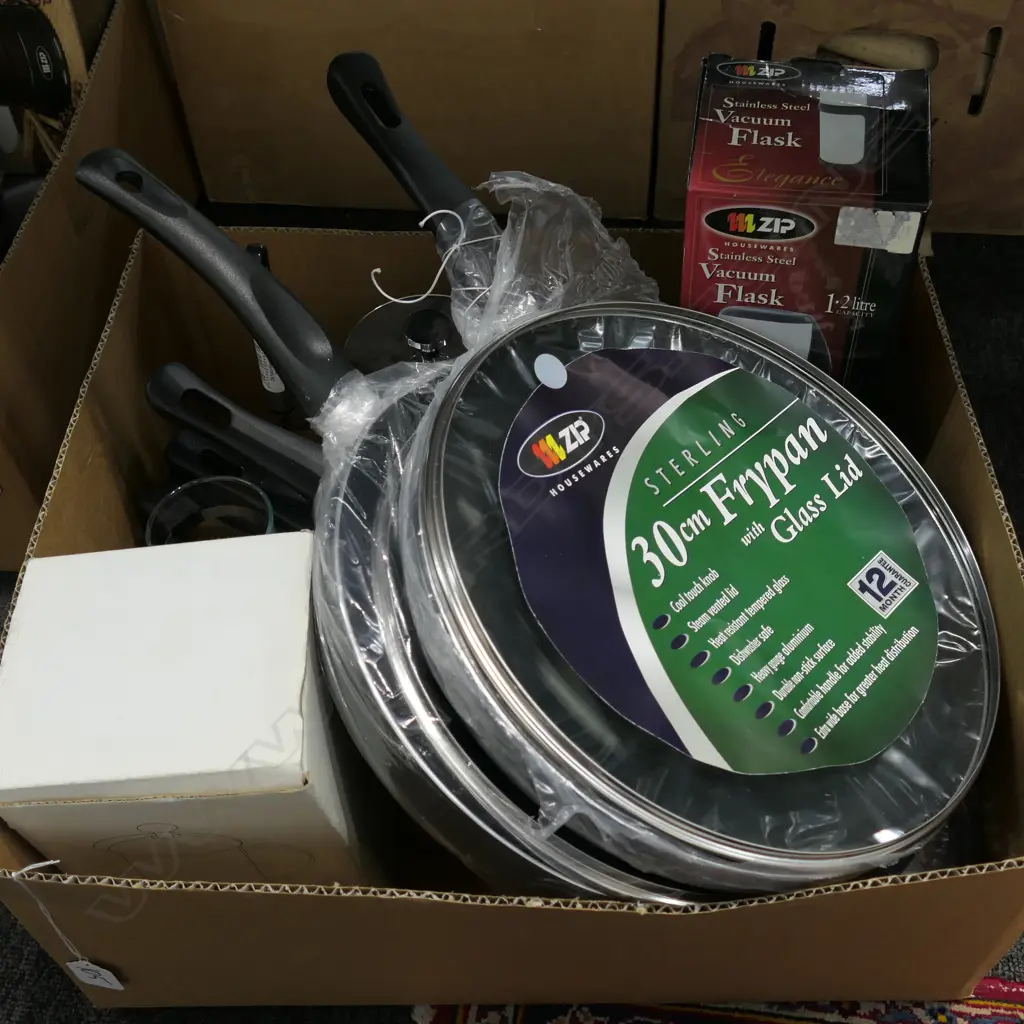 2x 30cm wok with lid Image 1++