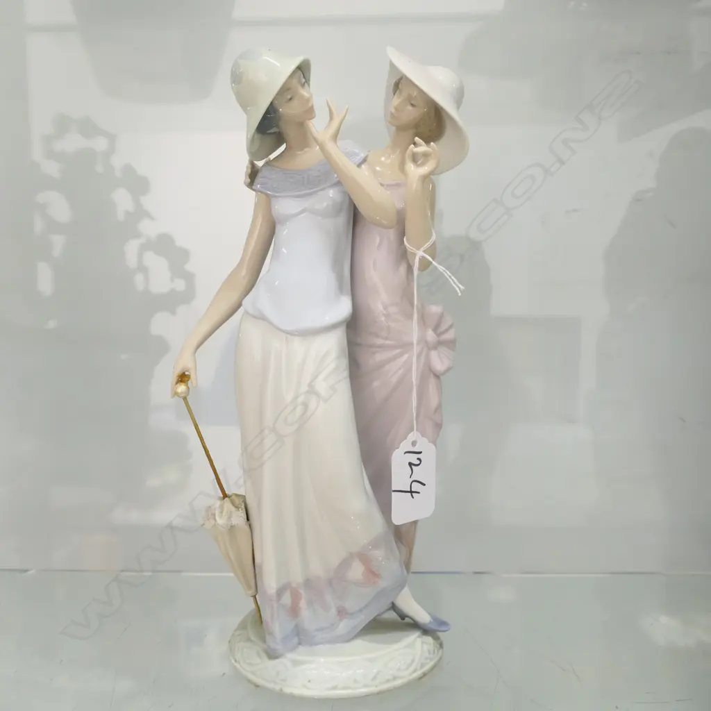 LLADRO FIGURE GROUP 2 LADIES Image 1++