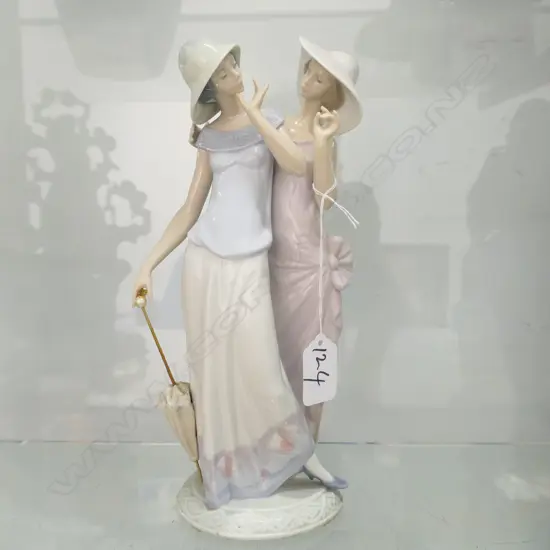 LLADRO FIGURE GROUP 2 LADIES