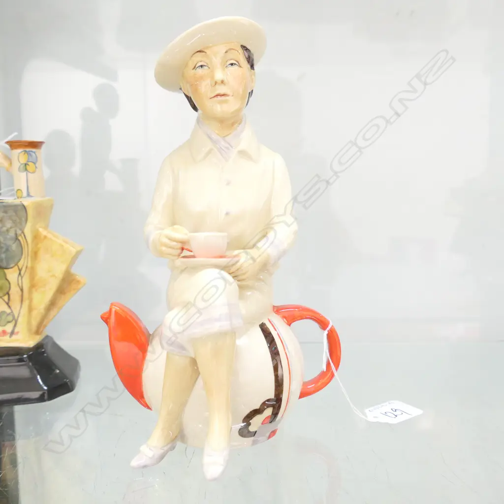 STAFFORDSHIRE FIGURE 'SUSIE COOPER' Image 1++