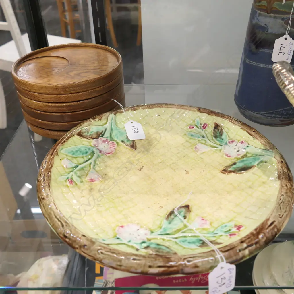 MAJOLICA BASKET WEAVE PLATE DIA 270 MM + 6 OAK CASTORS Image 1++