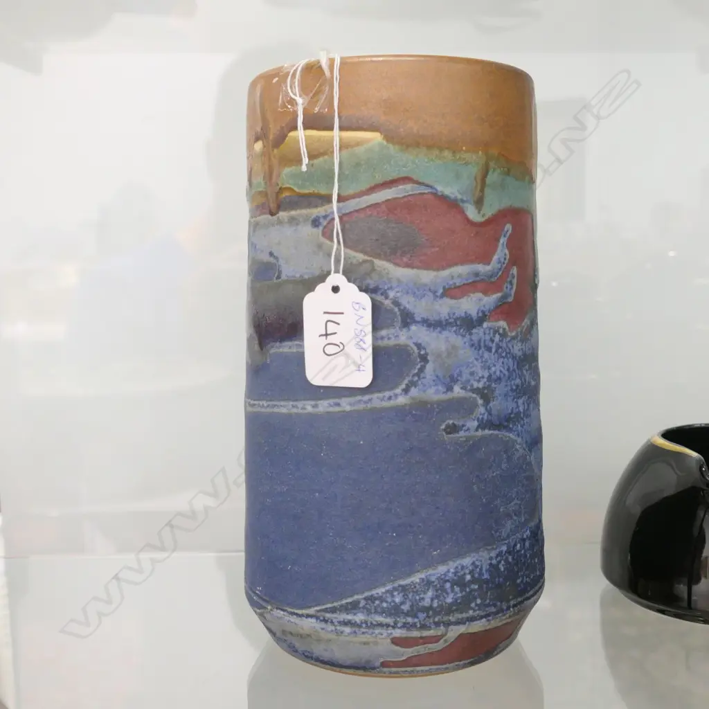 NZ STUDIO POTTERY VASE 200 MM Image 1++