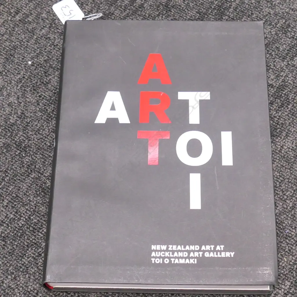 AUCKLAND ART GALLERY BOOK Image 1++