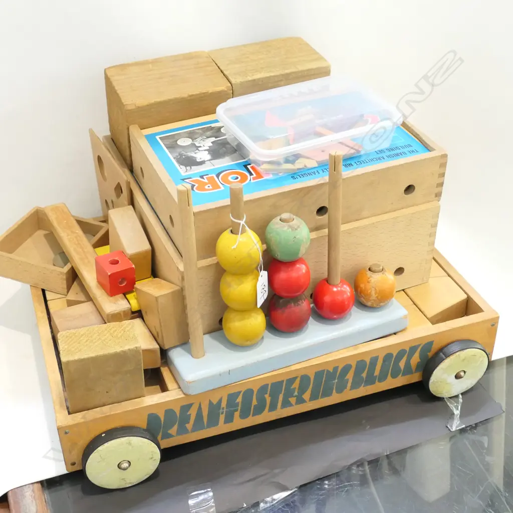 CHILDRENS WOODEN BLOCKS, BUILDING SETS Image 1++
