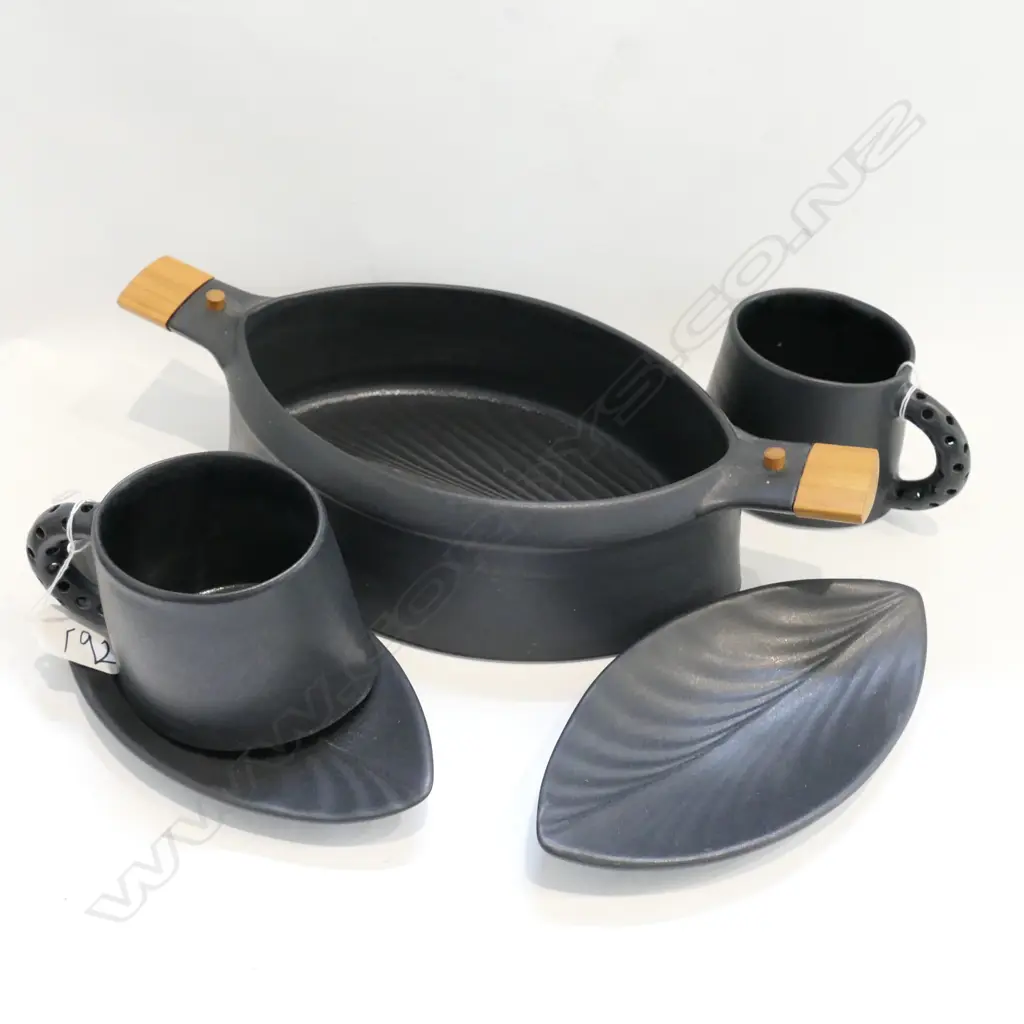 CHRIS WEAVER BOWL +2 MUGS +2 LEAF PLATES Image 1++