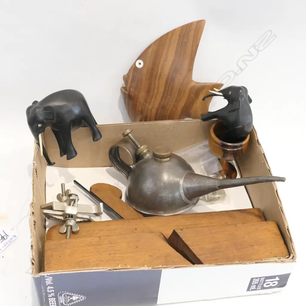 BOX. ASSORT ITEMS; PLANE TOOL, ELEPHANS, OIL CAN, WEIGTHS ETC  Image 1++