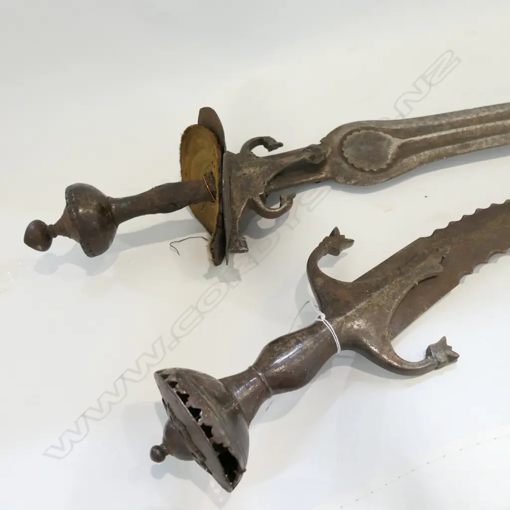 2 VINTAGE SWORDS LONGEST 880MM L Image 1++