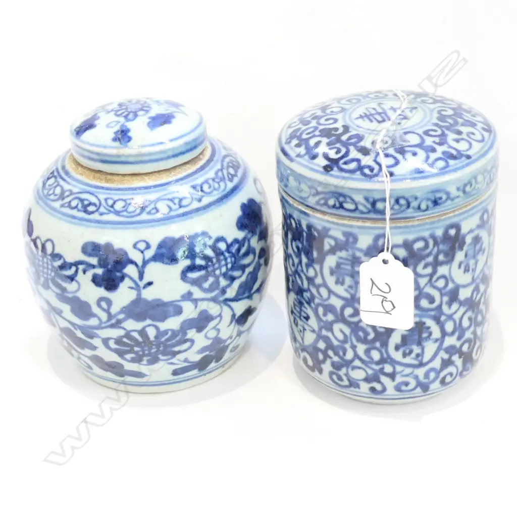 2 CHINESE OLD B&W LIDDED JARS H.135mm Image 1++