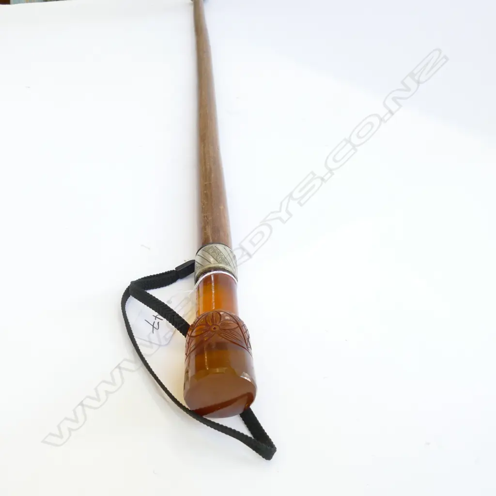 FAUX AMBER HANDLED WALKING STICK Image 1++
