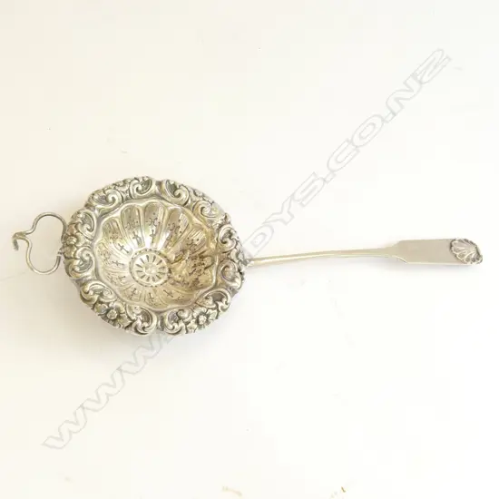 CONTINENTAL STG. SIL. TEA STRAINER W. LATER FIDDLE AND SHELL HANDLE