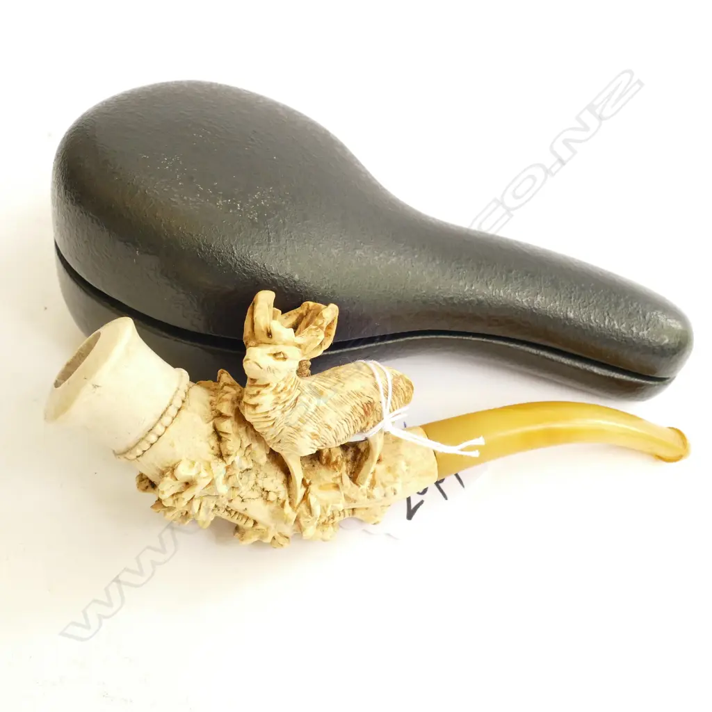 MEERSCHAUM PIPE OF ROARING STAG W AMBER STEM IN CASE Image 1++