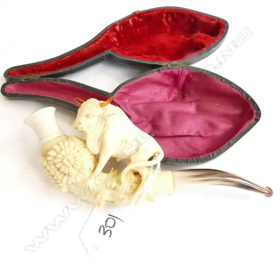 MEERSCHAUM PIPE OF CARVED FIGHTING BULL / HORN STEM IN CASE
