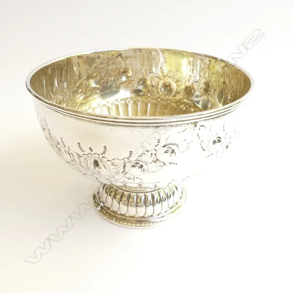 WALKER AND HALL SILVER PLATED ON COPPER FRUIT BOWL Image 1++
