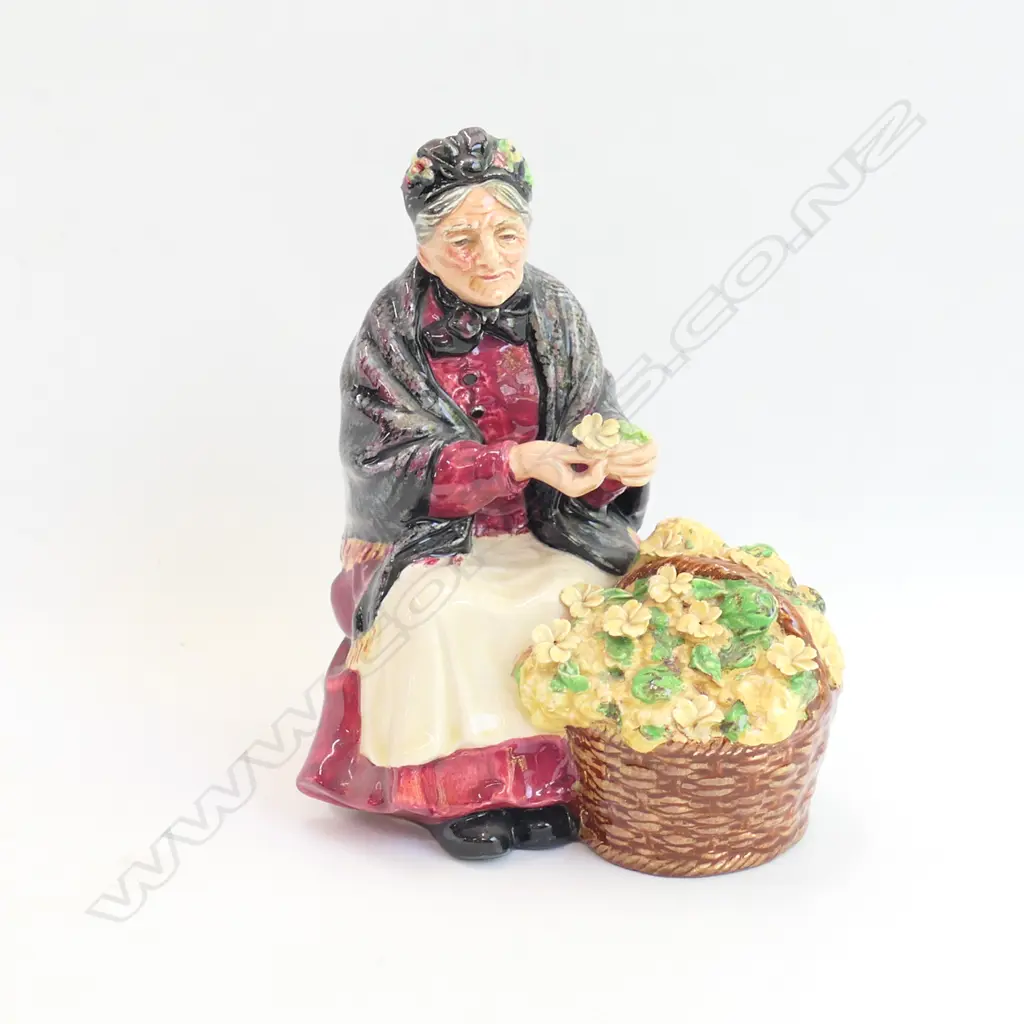 ROYAL DOULTON FIGURINE "PRIMROSES" HN1617 C. 1925 Image 1++