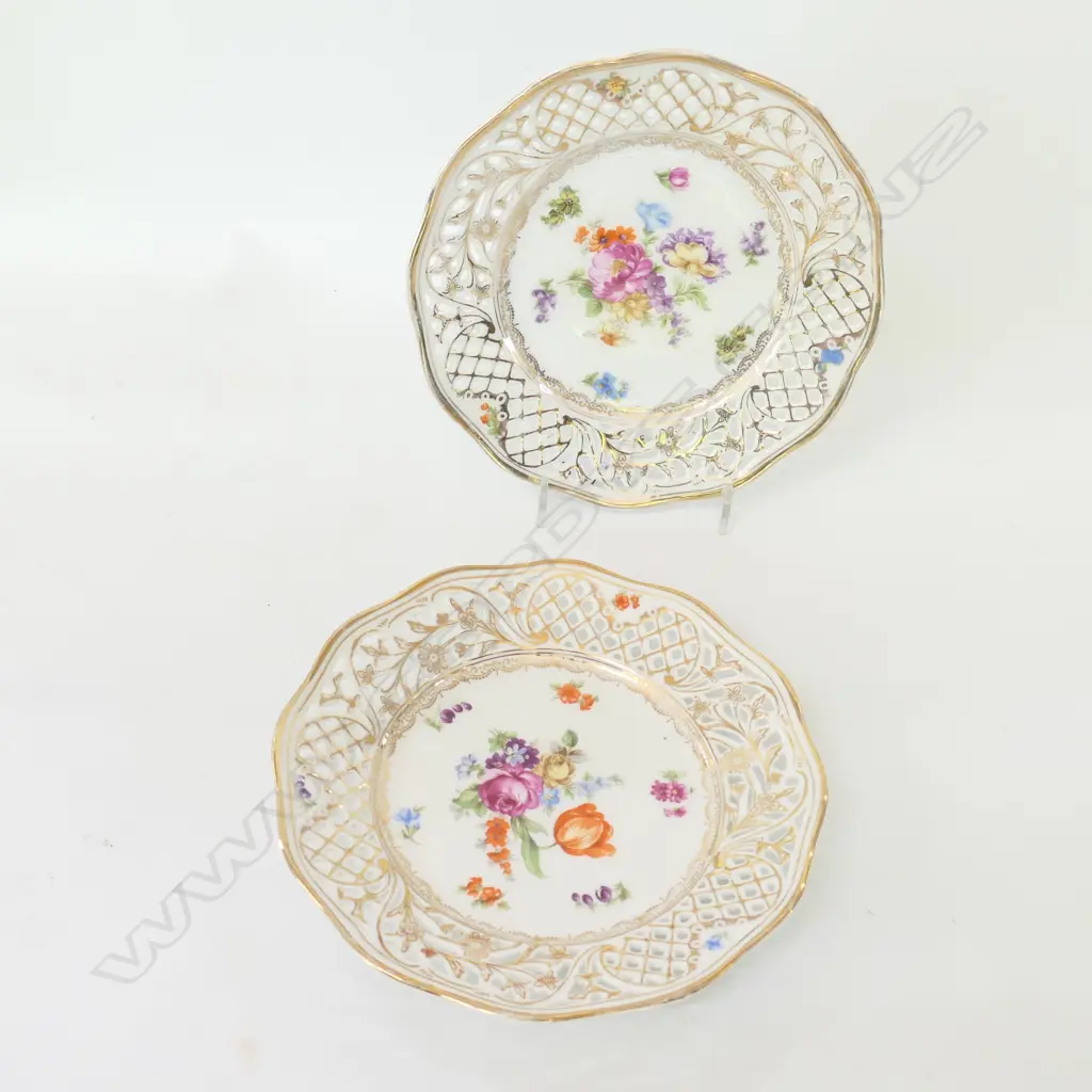 PR DRESDEN HANDPAINTED AND SGD FLORAL PLATES DIA. 180MM Image 1++