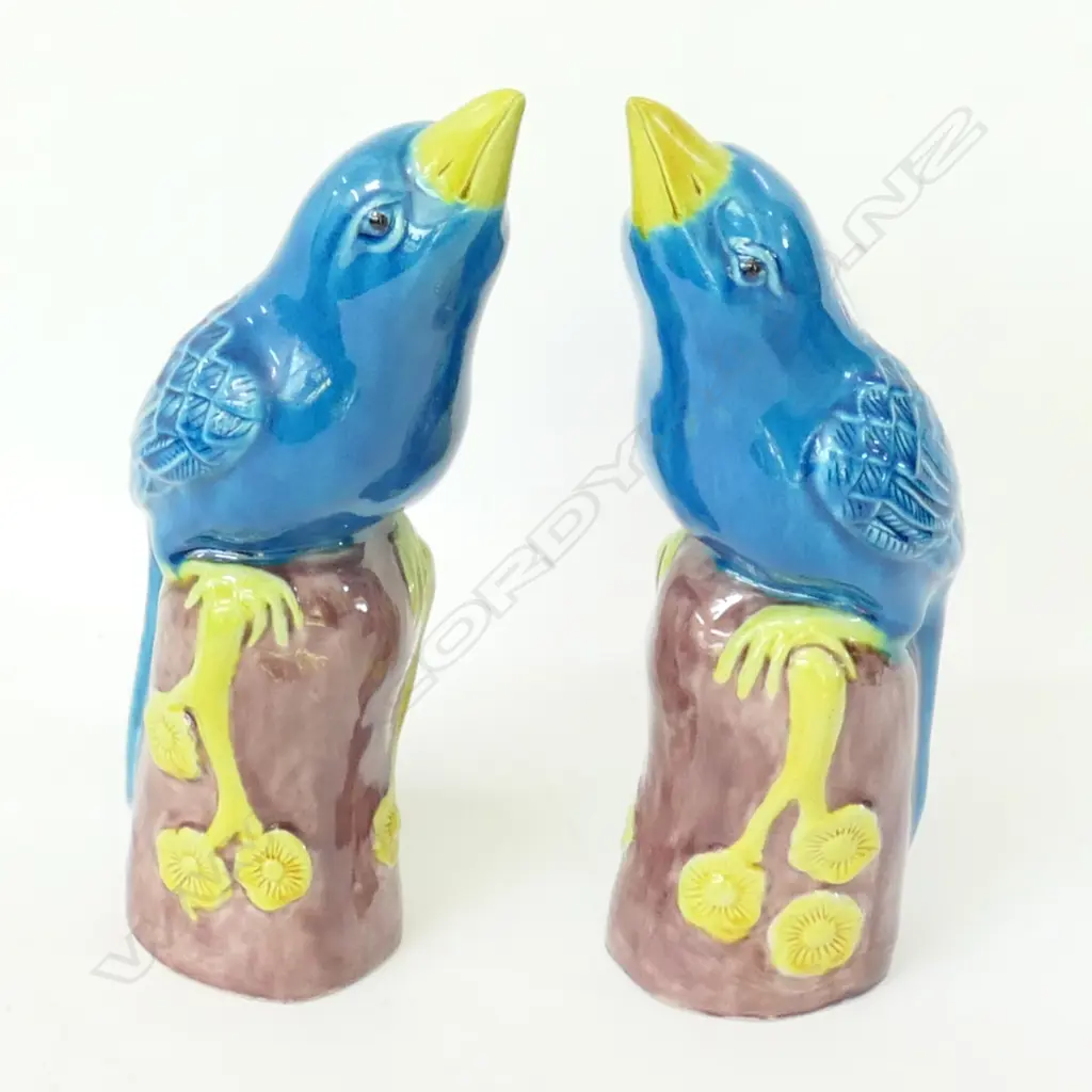 PAIR CERAMIC PARROTS Image 1++