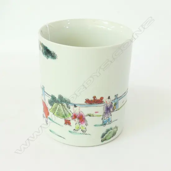 FAMILLE ROSE BRUSH POT
