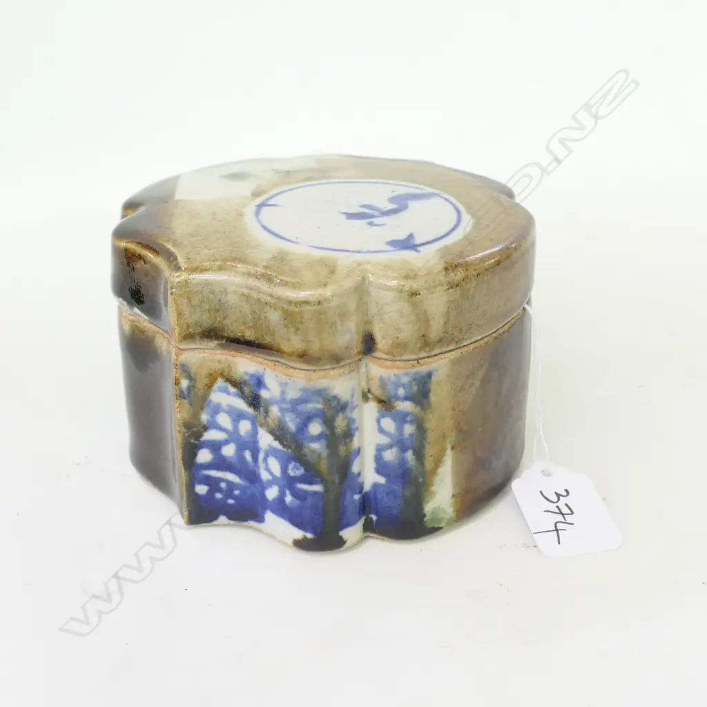 NZ STUDIO POTTERY LIDDED BOX BY PAUL FISHER Image 1++