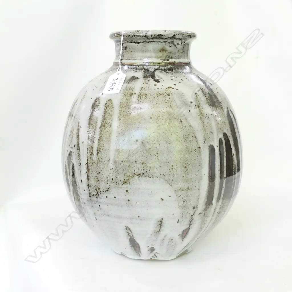 NZ STUDIO POTTERY LARGE OVOID VASE MURRAY FOX (SOUTHLAND) Image 1++