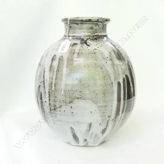NZ STUDIO POTTERY LARGE OVOID VASE MURRAY FOX (SOUTHLAND)