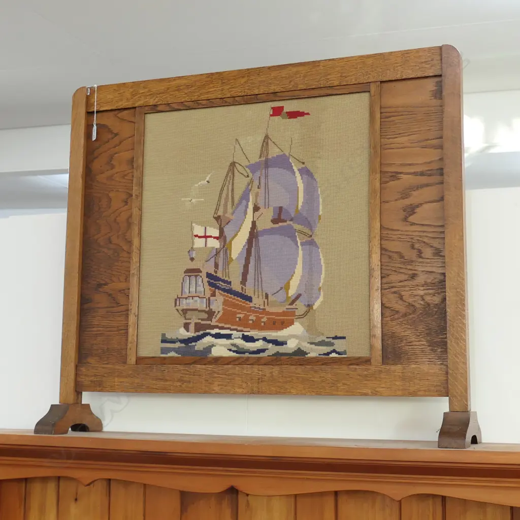OAK TAPESTRY FIRE SCREEN W. 930MM  Image 1++