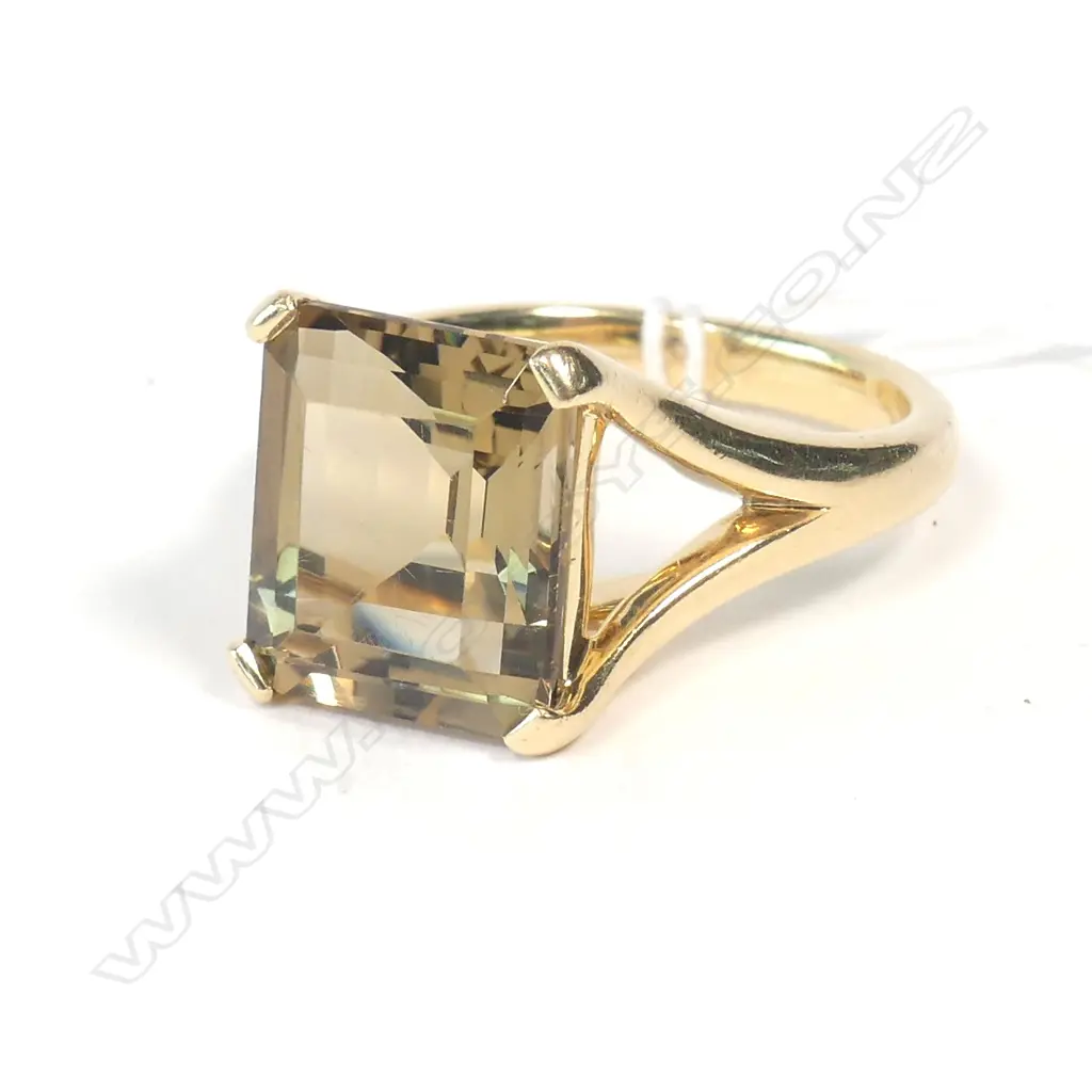 14CT GOLD RETRO QUARTZ RING Image 1++