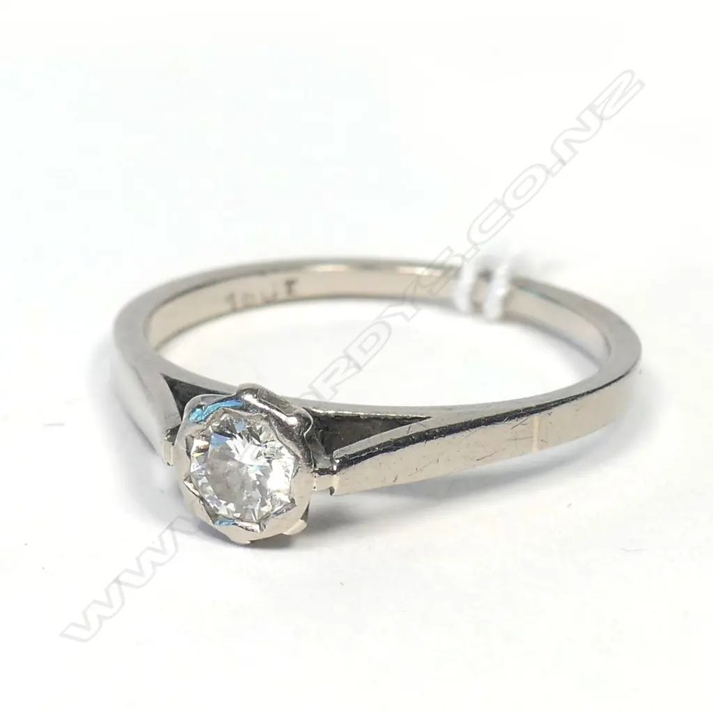 18ct WHITE GOLD DIAMOND SOLITAIRE RING... Image 1++