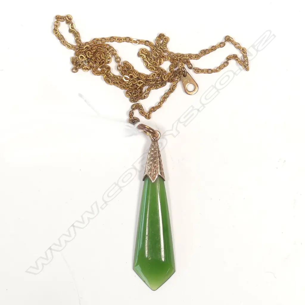 9CT GREENSTONE PENDANT ON CHAIN Image 1++