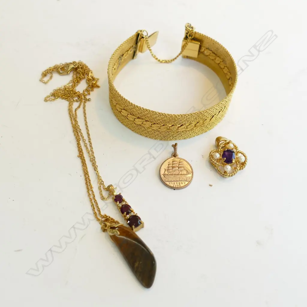GILT COSTUME JEWELLERY BRACELET ETC Image 1++