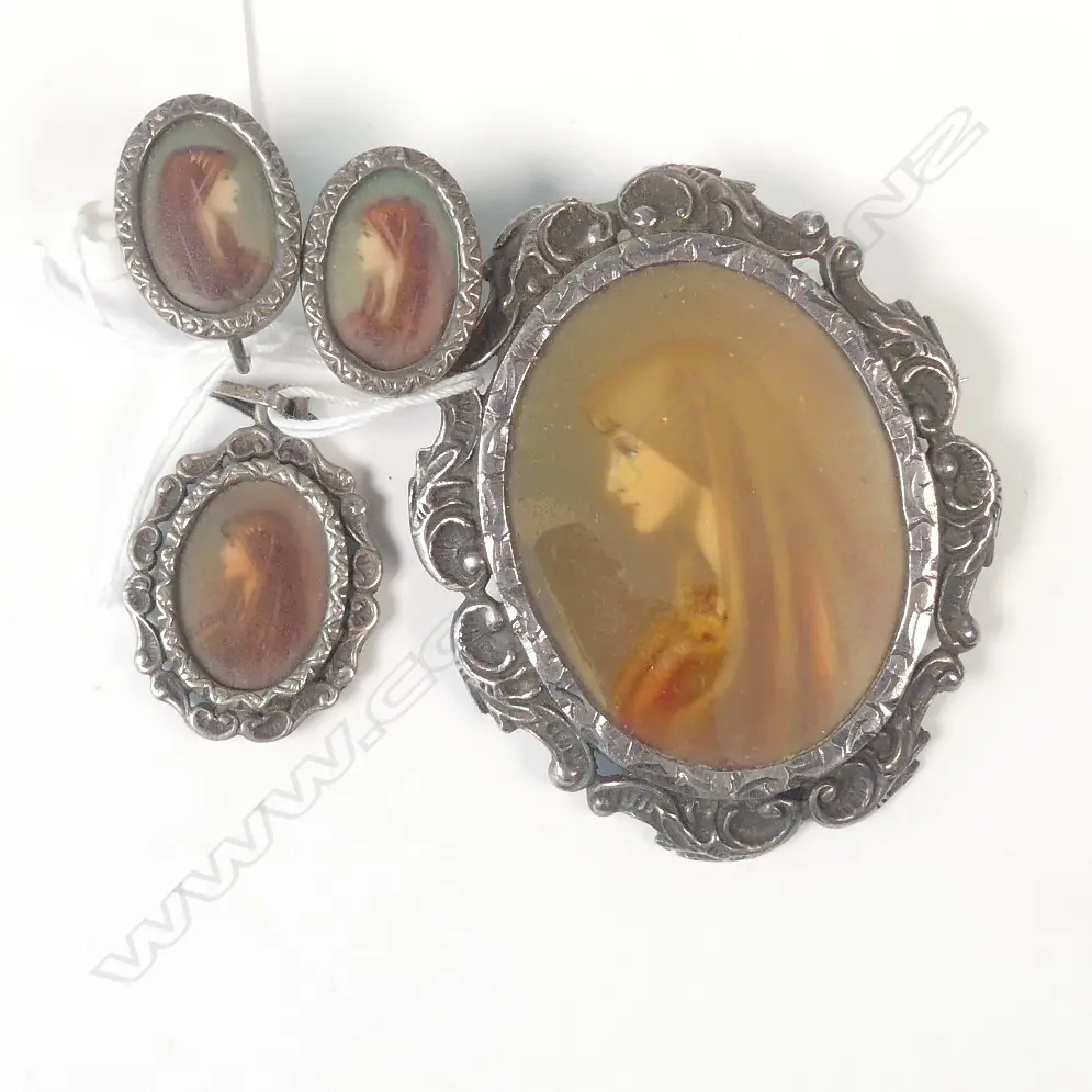 SILVER PORTRAIT MINIATURE BROOCH PENDANT & E/RINGS Image 1++