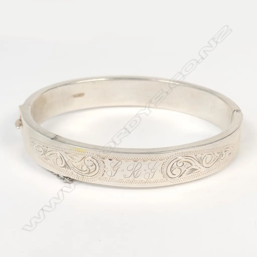 SILVER HINGED BANGLE Image 1++