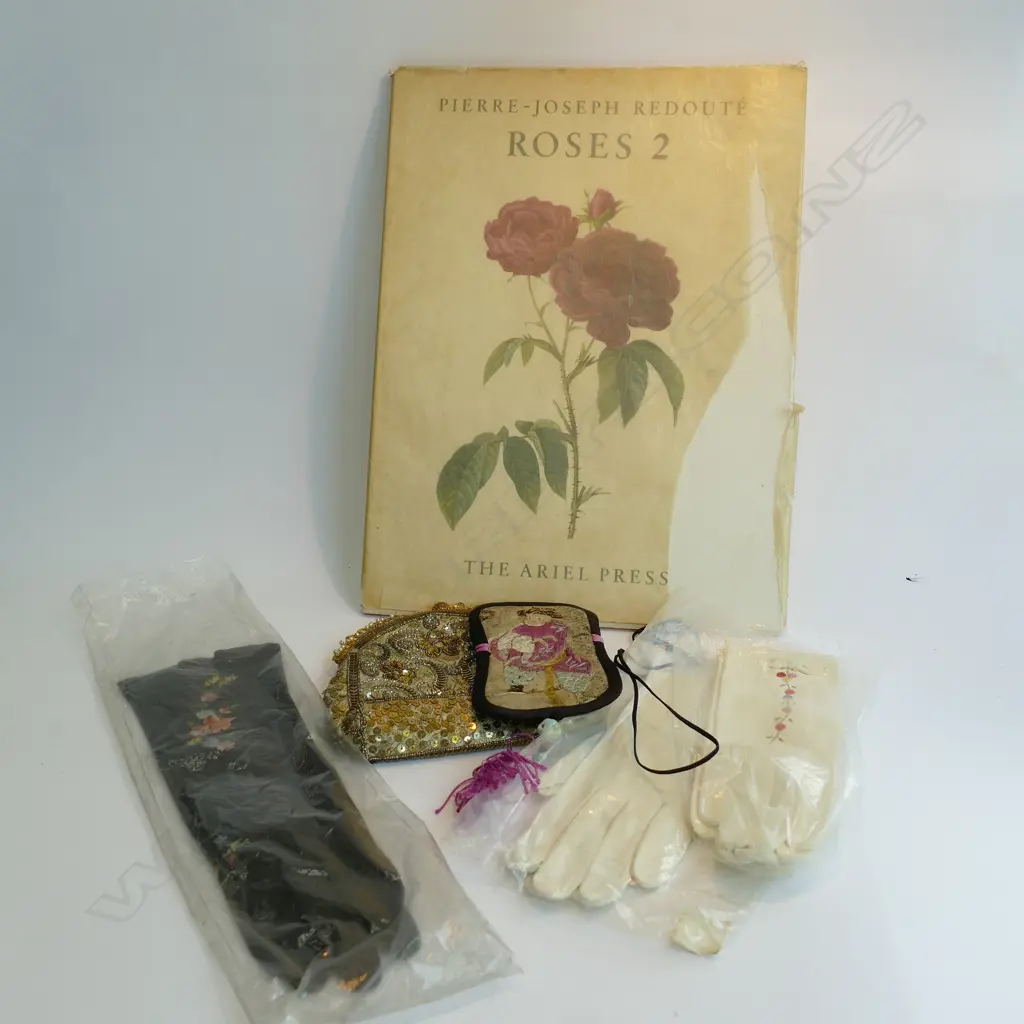 ASST PURSES/GLOVES/BOOK ON ROSES Image 1++
