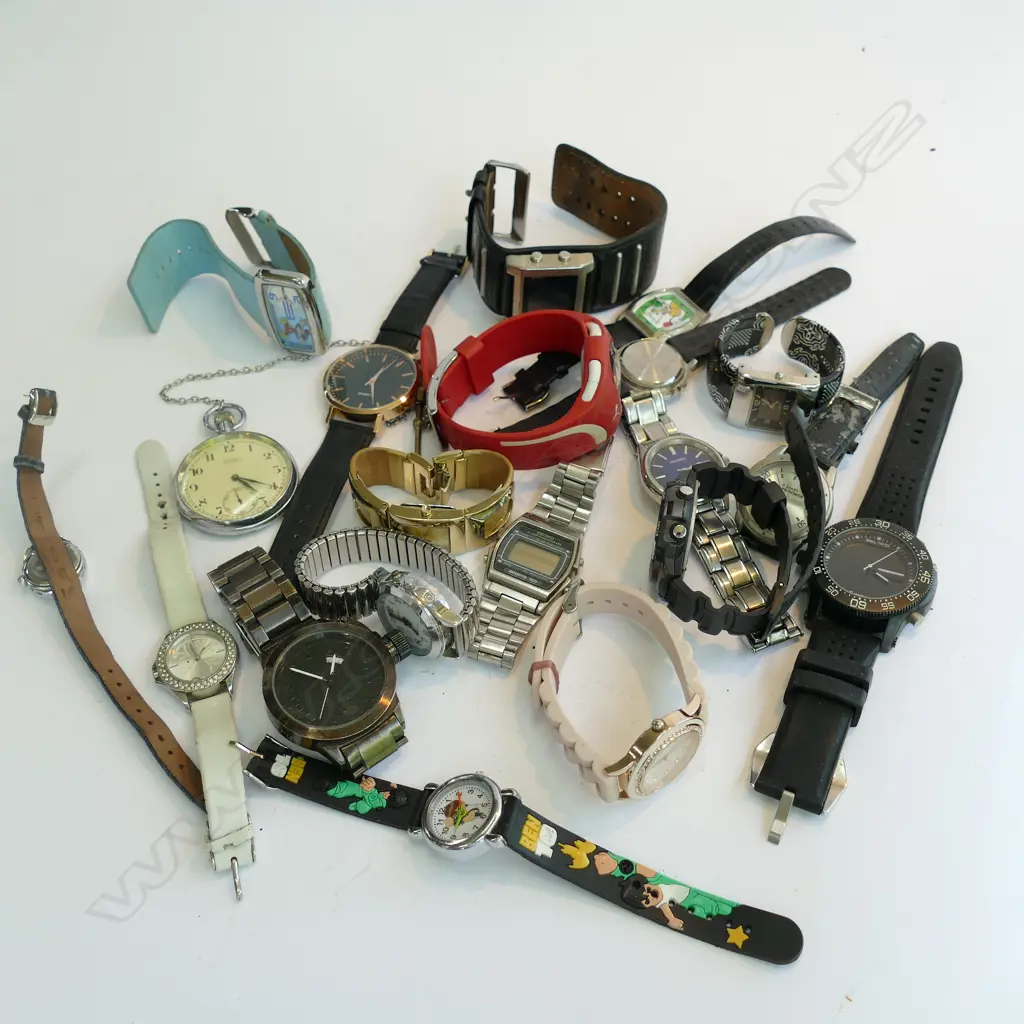 BAG OF VINTAGE WRISTWATCHES Image 1++