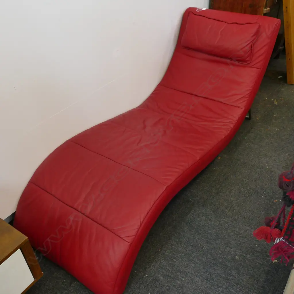 NZ MADE TRENZ RED LEATHER CHAISE Image 1++