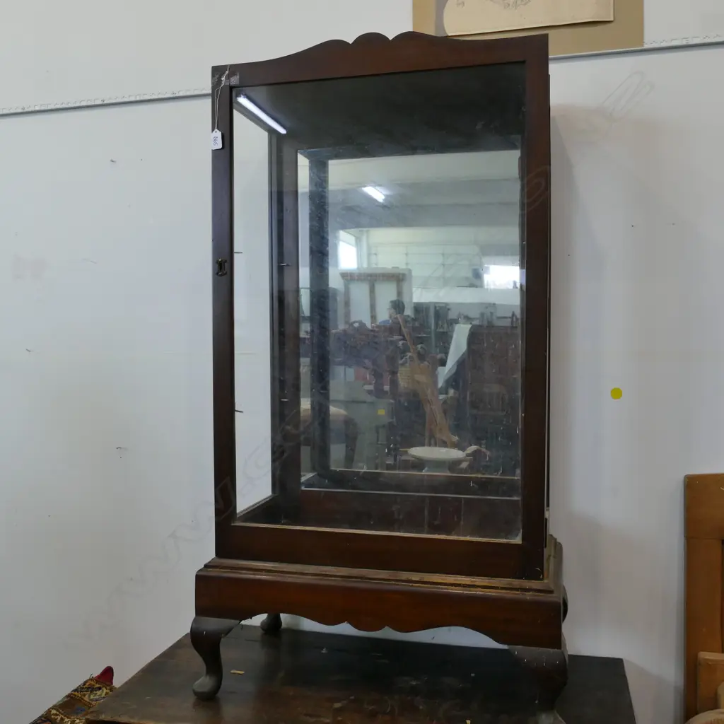 MAHOGANY CHINA CABINET A/F/ GLASS MISSING Image 1++
