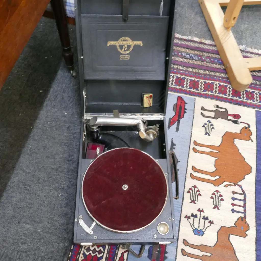 OLD COLUMBIA PORTABLE GRAMAPHONE Image 1++