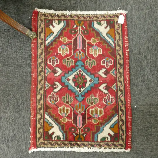 SMALL HAND KNOTTED RUG 580 X 350 MM