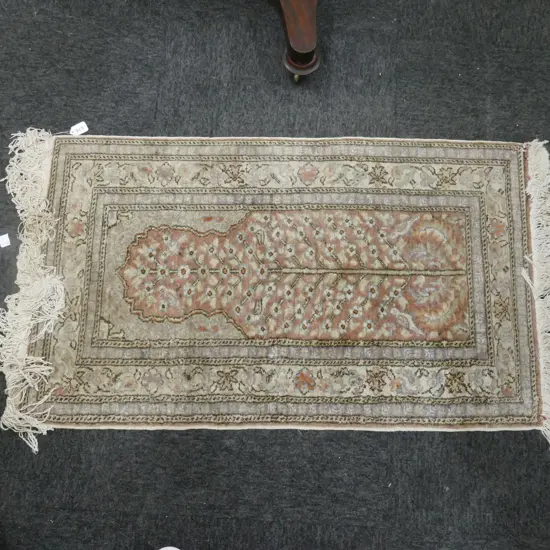 PERSIAN SILK? ON COTTON PRAYER RUG 970MM L X 570MM W