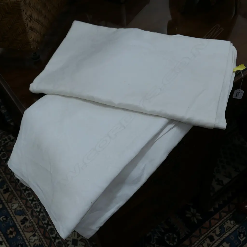 2 DAMASK LINEN TABLECLOTHS Image 1++