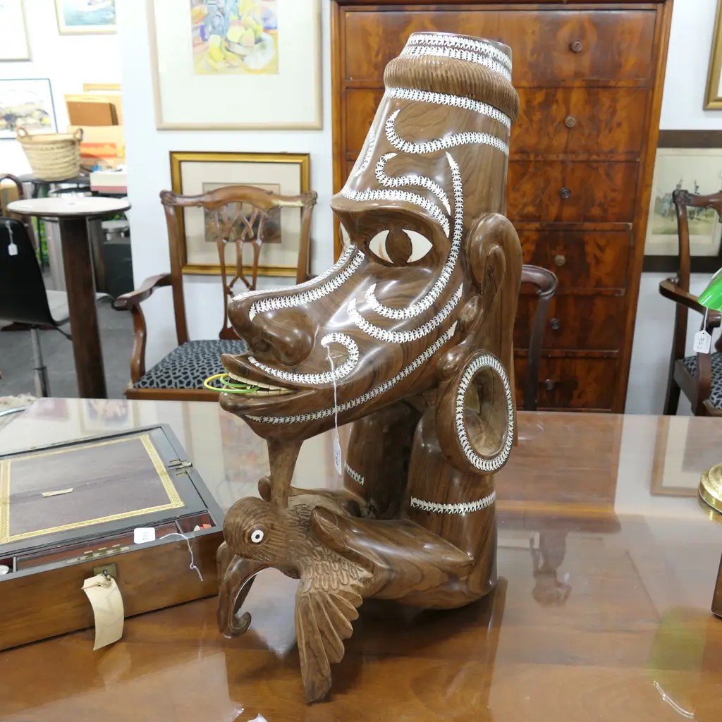 MASSIVE SOLOMON ISLAND CANOE FIGUREHEAD/PROW - NGUZUNGUZU, ROSEWOD INLAID WITH PEARL SHELL Image 1++