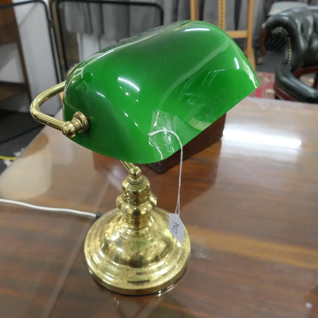 BANKERS LAMP W/ GREEN GLASS SHADE  Image 1++