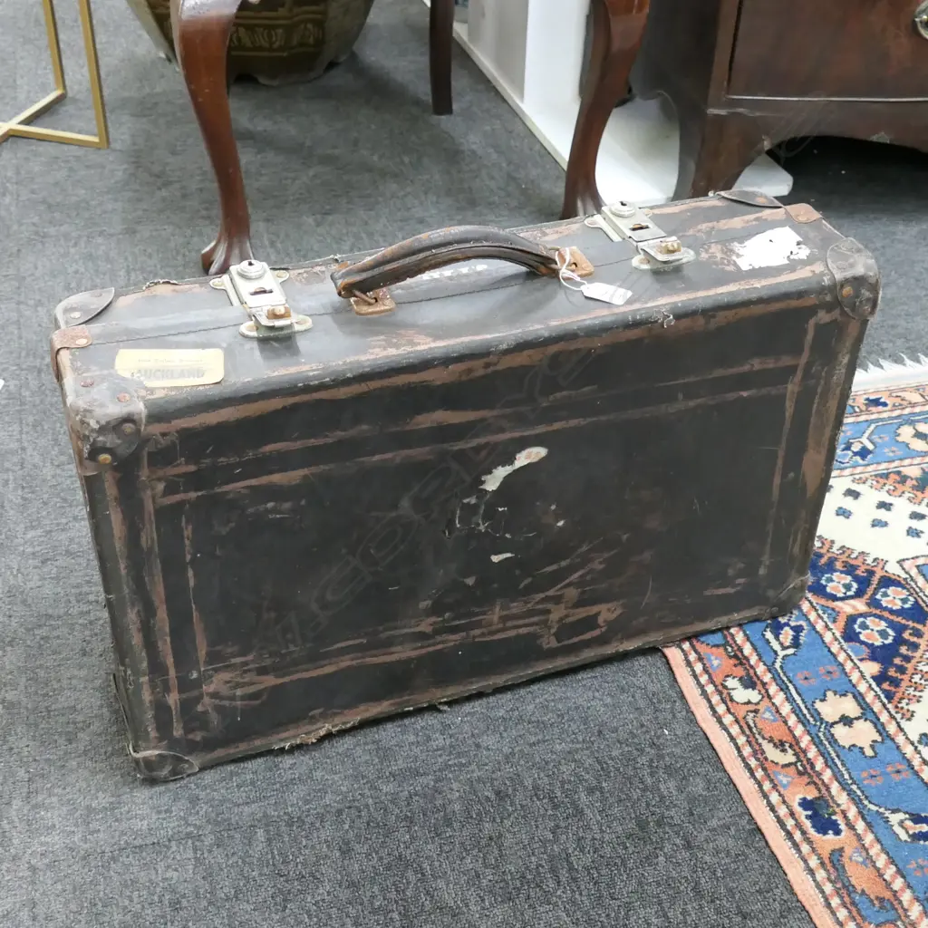 VINTAGE BLACK LEATHER SUITCASE Image 1++