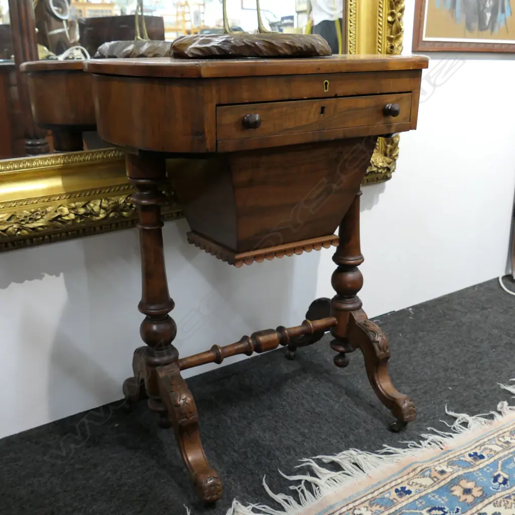 VICT. FLAME MAHOGANY SEWING TABLE W. 610MM Image 1++